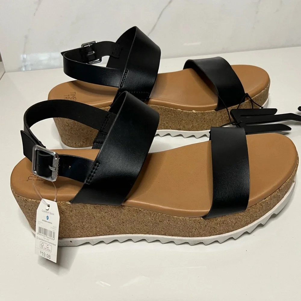 Time and Tru Platform sandals Shoe Size: 9 Shoe Closure: Buckle, Slingback